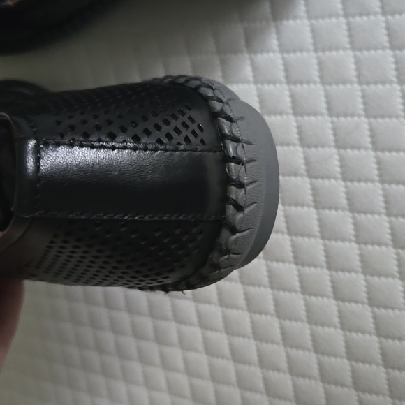 Trotters royal perforated loafers 9.5 - Picture 5 of 7